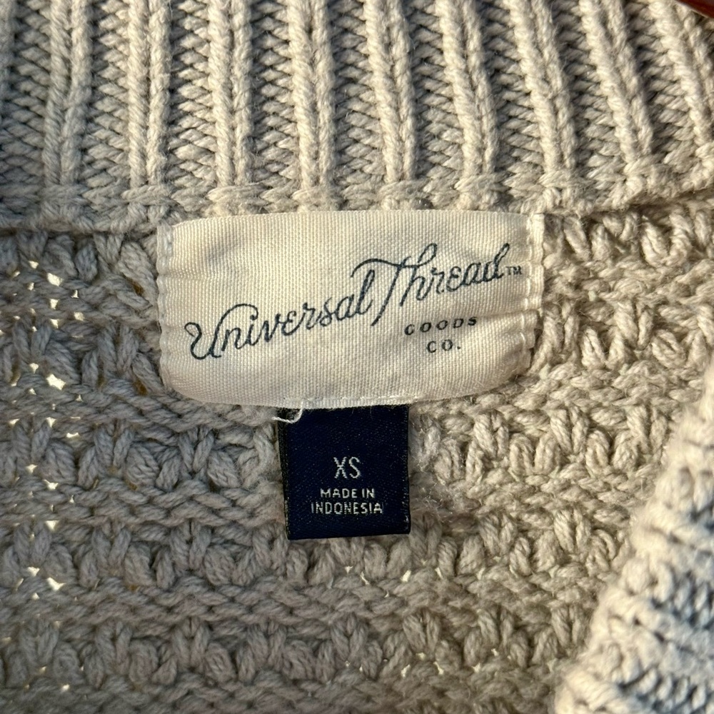 Universal Thread Light Gray Chunky Textured Crewn… - image 4